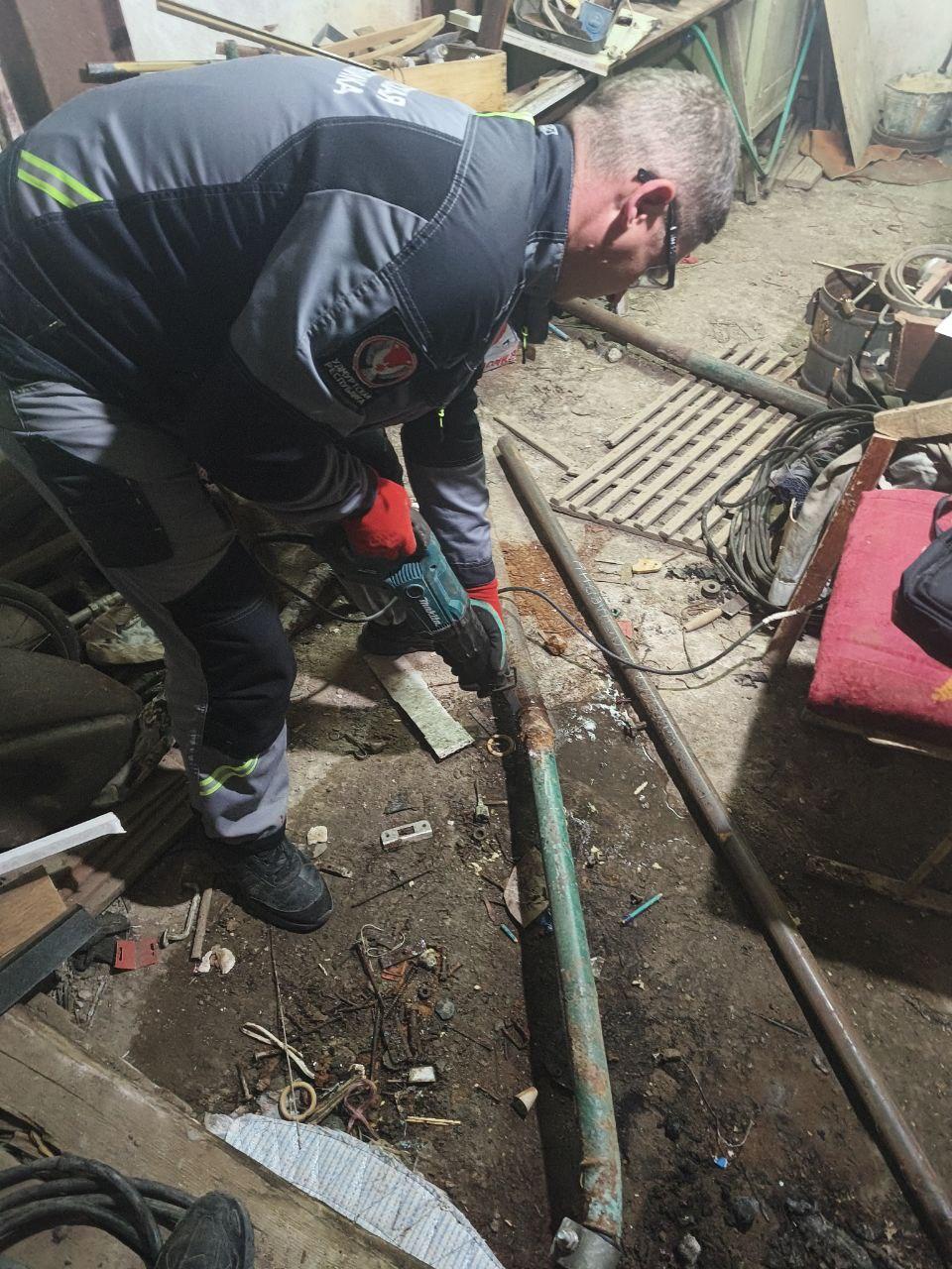 Теплотехники Удмуртии отремонтировали поврежденный трубопровод отопления в Лутугинском колледже Теплотехники Удмуртии отремонтировали поврежденный трубопровод отопления в Лутугинском колледже