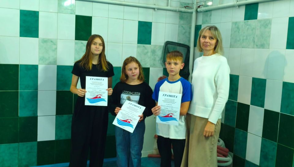 Ко Дню народного единства в Спортивном комплексе - Антрацит прошло физкультурное мероприятие по плаванию, в котором приняли участие спортсмены Антрацитовской спортивной школы Ко Дню народного единства в Спортивном комплексе - Антрацит прошло физкультурное мероприятие по плаванию, в котором приняли участие спортсмены Антрацитовской спортивной школы