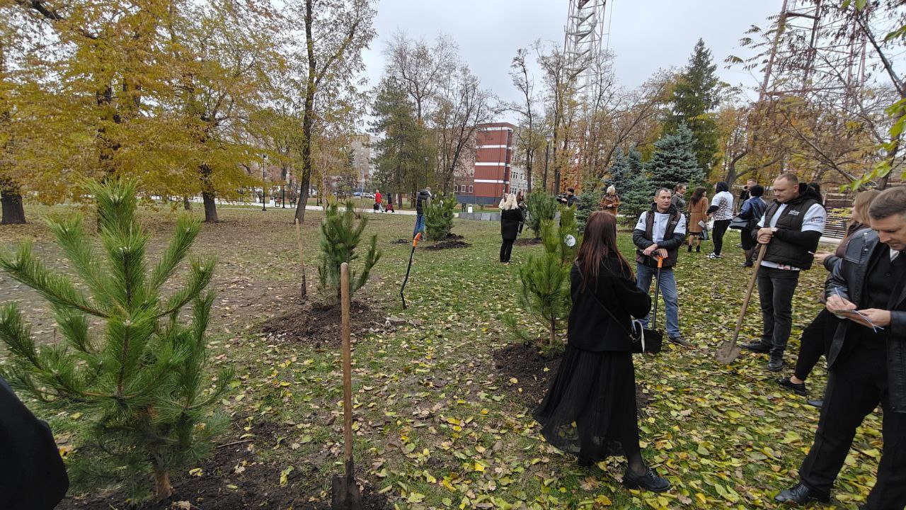 В Луганске заложили Аллею ПСБ в рамках международной акции «Сад памяти» В Луганске заложили Аллею ПСБ в рамках международной акции «Сад памяти»