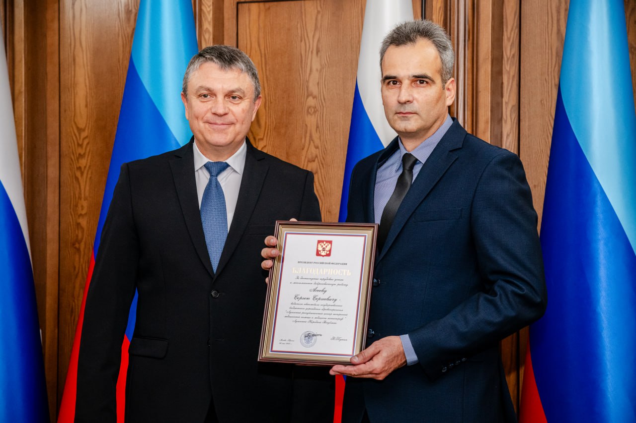 Водитель бригады скорой медицинской помощи Луганского центра медицины катастроф отмечен высокой наградой Президента Российской Федерации Водитель бригады скорой медицинской помощи Луганского центра медицины катастроф отмечен высокой наградой Президента Российской Федерации