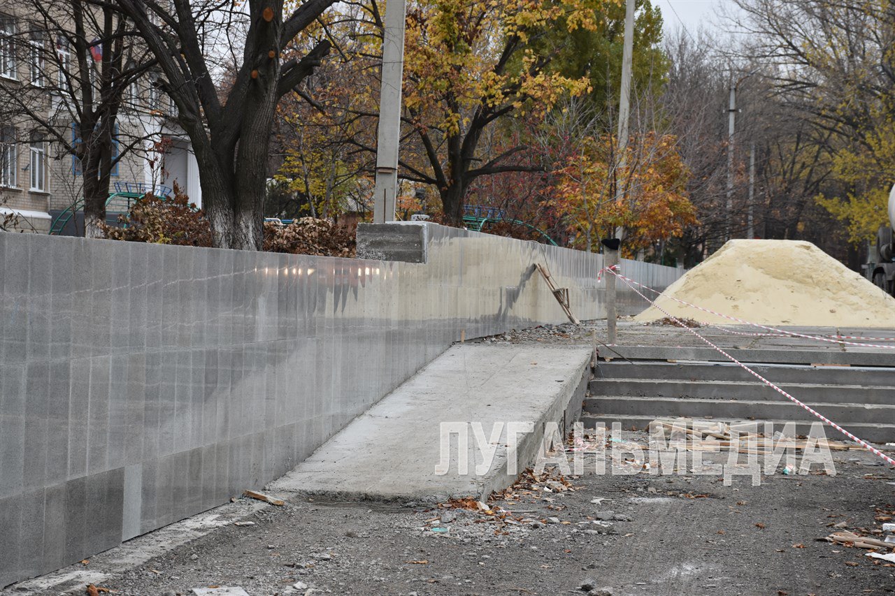 В Ровеньках проходит капитальный ремонт площади Республики Коми В Ровеньках проходит капитальный ремонт площади Республики Коми