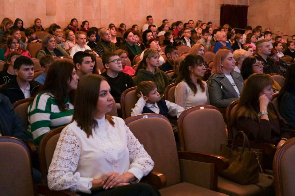 Денис Колесников принял участие в фестивале детского инклюзивного творчества «Осенняя мелодия» Денис Колесников принял участие в фестивале детского инклюзивного творчества «Осенняя мелодия»