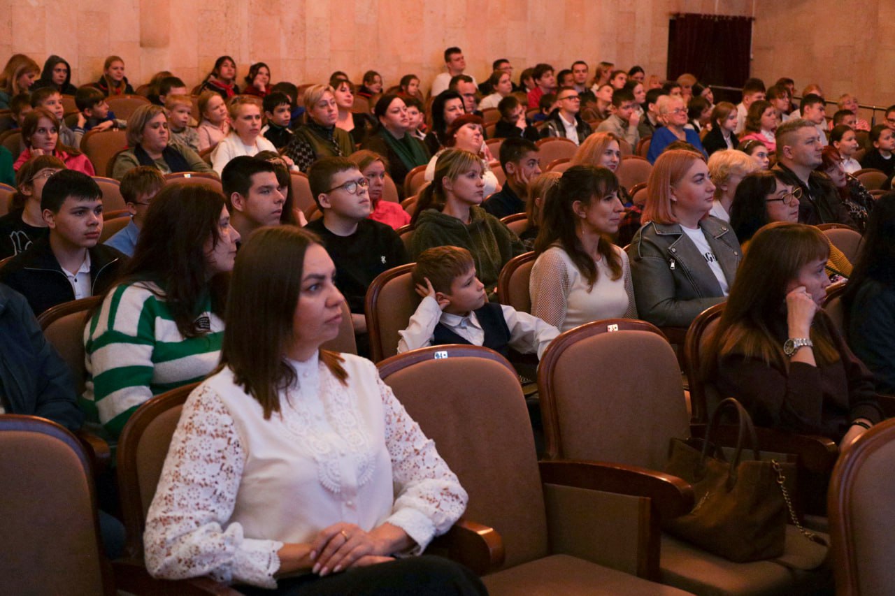Денис Колесников принял участие в фестивале детского инклюзивного творчества «Осенняя мелодия» Денис Колесников принял участие в фестивале детского инклюзивного творчества «Осенняя мелодия»