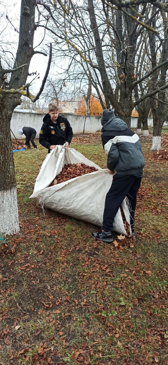 Юлия Кожухарь: Сегодня в селе Каменка Новопсковского муниципального округа провели осенний субботник "Праздник чистоты, порядка и отличного настроения!!!" Юлия Кожухарь: Сегодня в селе Каменка Новопсковского муниципального округа провели осенний субботник "Праздник чистоты, порядка и отличного настроения!!!"