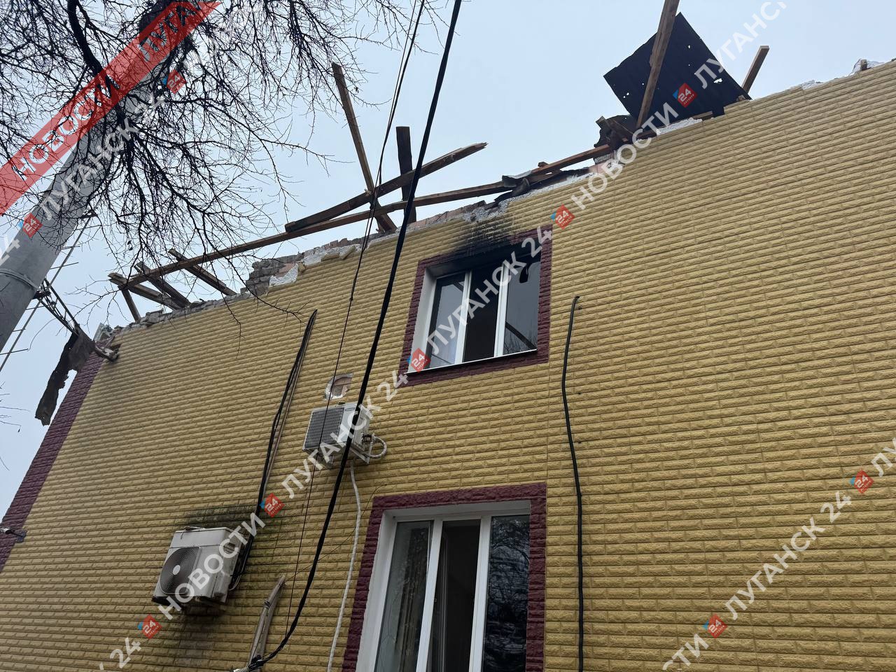 Кадры с места обстрела боевиками ВФУ двухэтажного торгового центра в Новопскове Кадры с места обстрела боевиками ВФУ двухэтажного торгового центра в Новопскове