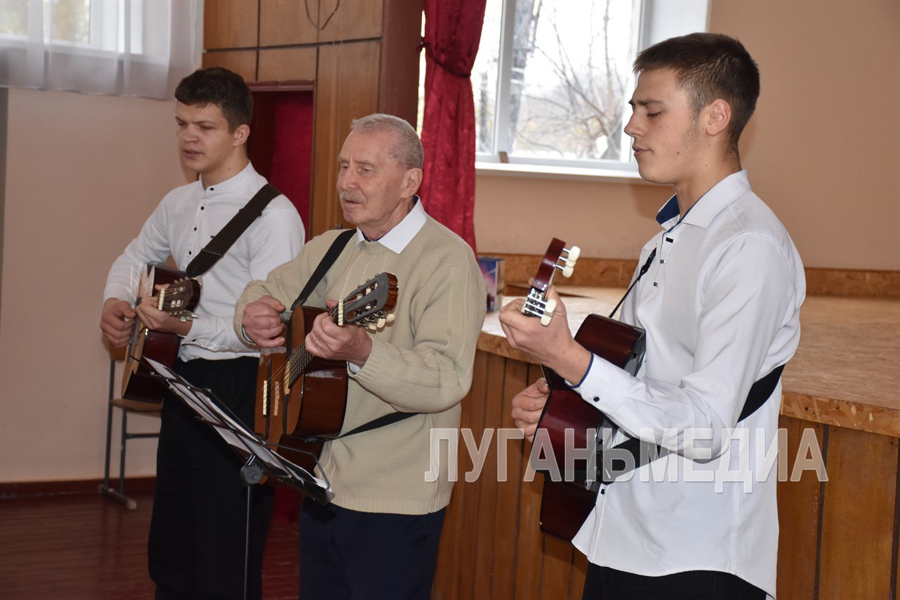 В Стаханове почтили память инициатора стахановского движения Константина Петрова В Стаханове почтили память инициатора стахановского движения Константина Петрова