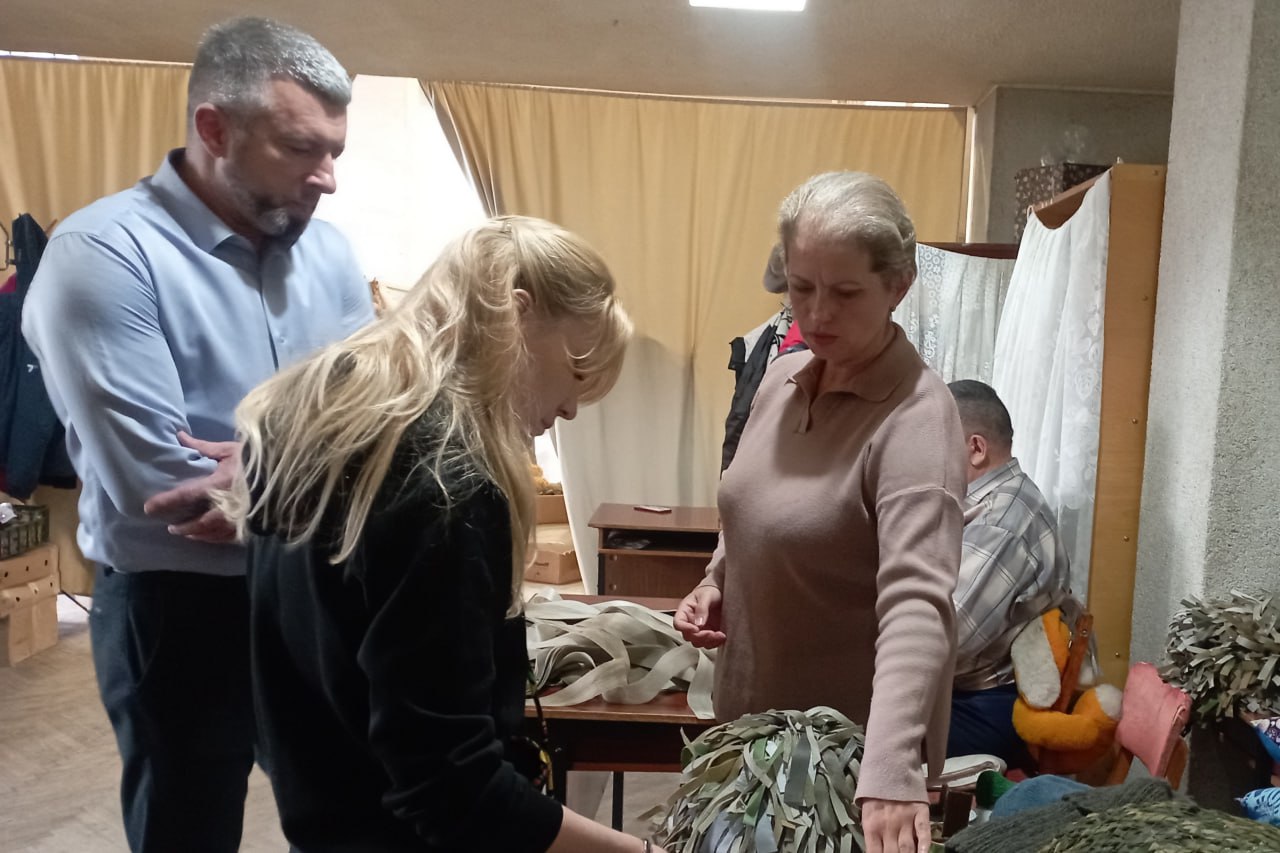 Андрей Сухачев: Вместе с Сенатором РФ Дарьей Лантратовой посетили волонтерский пункт "Все для Победы" Андрей Сухачев: Вместе с Сенатором РФ Дарьей Лантратовой посетили волонтерский пункт "Все для Победы"