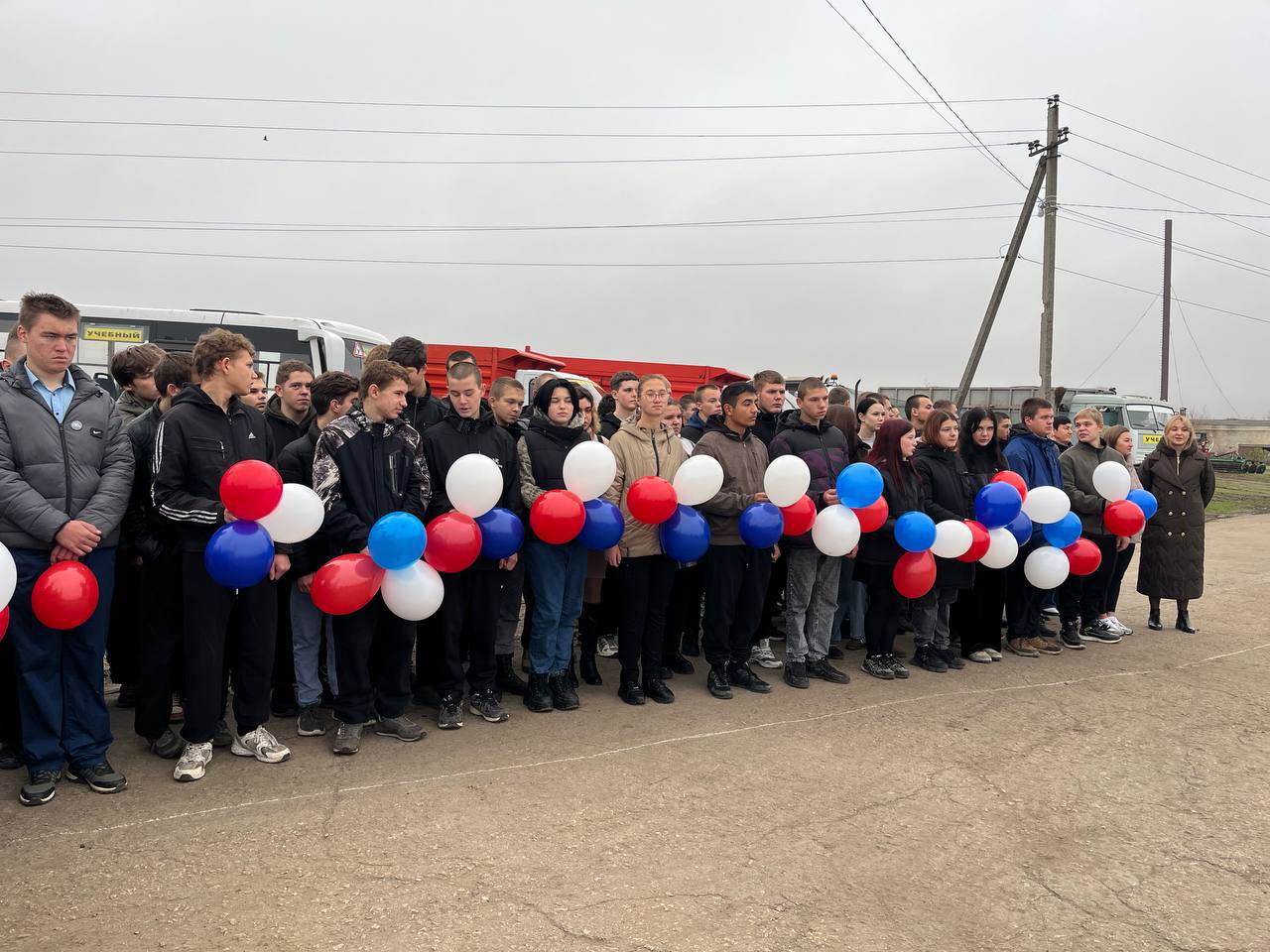 Иван Кусов: Вместе с Главой ЛНР Леонидом Пасечником и министром сельского хозяйства нашей республики Евгением Сорокиным принял участие в открытии трактородрома на базе Новоствеловского аграрного колледжа Иван Кусов: Вместе с Главой ЛНР Леонидом Пасечником и министром сельского хозяйства нашей республики Евгением Сорокиным принял участие в открытии трактородрома на базе Новоствеловского аграрного колледжа