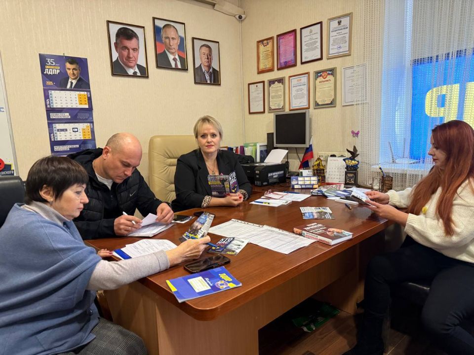 КТО НАС ЗАЩИТИТ. Сегодня в Стахановском отделении ЛДПР прошла встреча с молодежным активом партии КТО НАС ЗАЩИТИТ. Сегодня в Стахановском отделении ЛДПР прошла встреча с молодежным активом партии