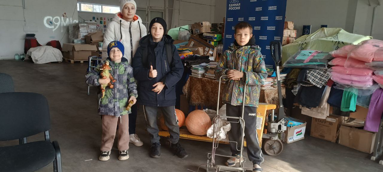 Активисты «Единой России» помогают жителям ЛНР, оказавшимся в сложной жизненной ситуации Активисты «Единой России» помогают жителям ЛНР, оказавшимся в сложной жизненной ситуации