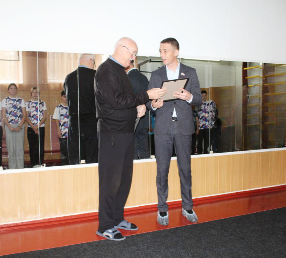 Директор Кировской спортивной школы Григорий Синяев награжден Благодарностью от Всероссийской ассоциации развития местного самоуправления за многолетний добросовестный труд, высокий профессионализм, весомый личный вклад в... Директор Кировской спортивной школы Григорий Синяев награжден Благодарностью от Всероссийской ассоциации развития местного самоуправления за многолетний добросовестный труд, высокий профессионализм, весомый личный вклад в...