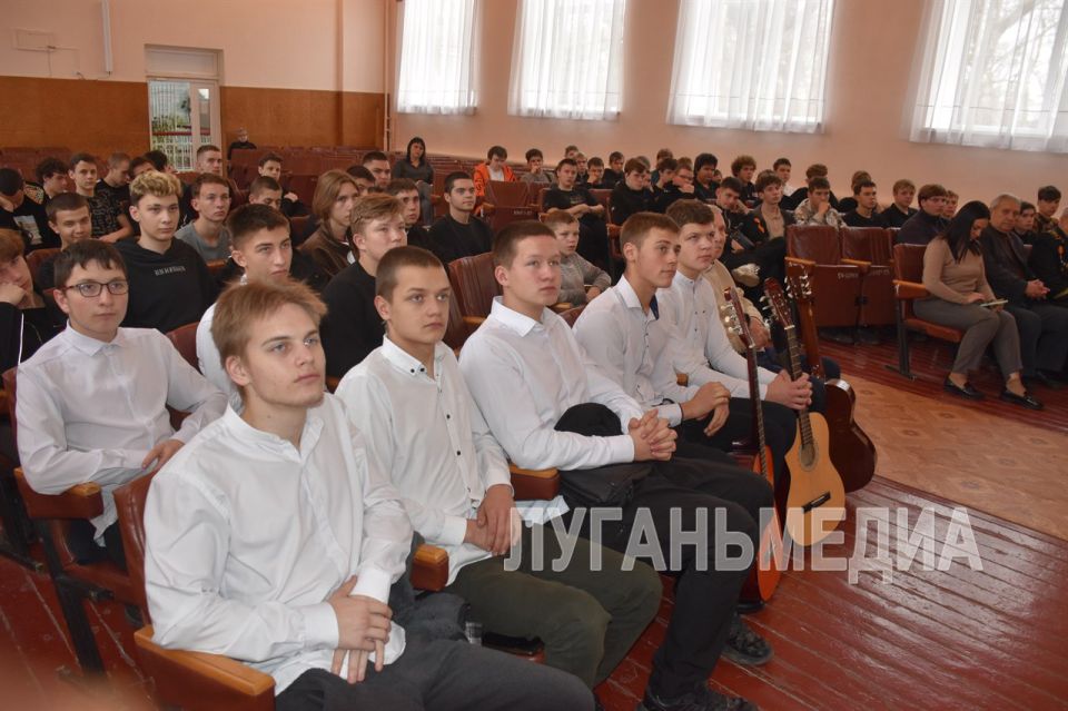 В Стаханове почтили память инициатора стахановского движения Константина Петрова В Стаханове почтили память инициатора стахановского движения Константина Петрова