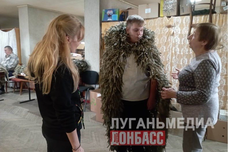 Сенатор РФ Дарья Лантратова вместе с Главой округа Андреем Сухачевым посетила волонтерский пункт «Все для Победы» в Свердловске Сенатор РФ Дарья Лантратова вместе с Главой округа Андреем Сухачевым посетила волонтерский пункт «Все для Победы» в Свердловске
