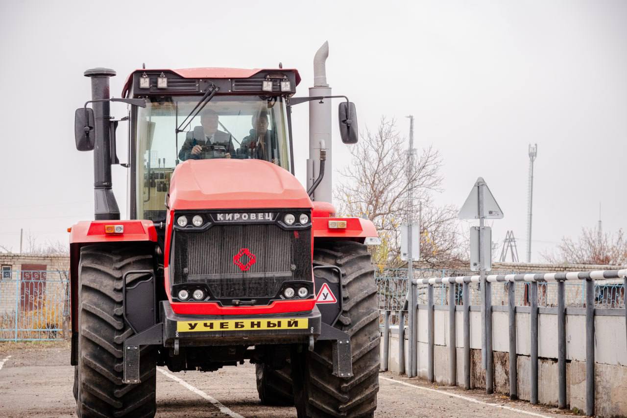 В ЛНР открылся первый среди исторических регионов учебный трактородром на базе Новосветловского аграрного колледжа В ЛНР открылся первый среди исторических регионов учебный трактородром на базе Новосветловского аграрного колледжа
