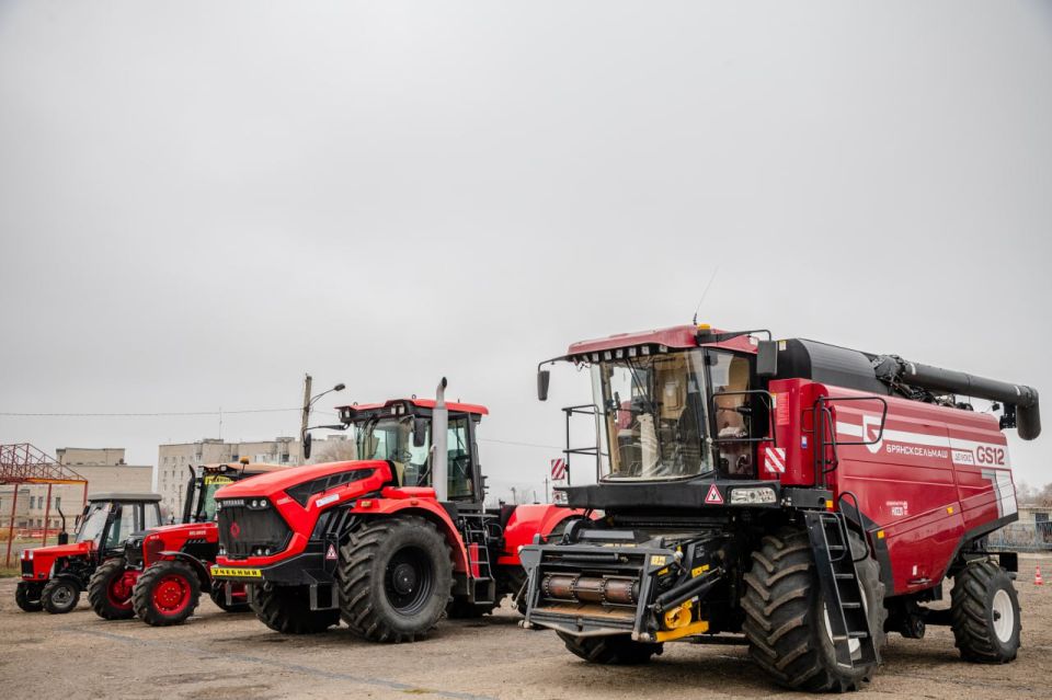 Леонид Пасечник: Открыли первый среди новых регионов современный учебный трактородром на базе Новосветловского аграрного колледжа Леонид Пасечник: Открыли первый среди новых регионов современный учебный трактородром на базе Новосветловского аграрного колледжа
