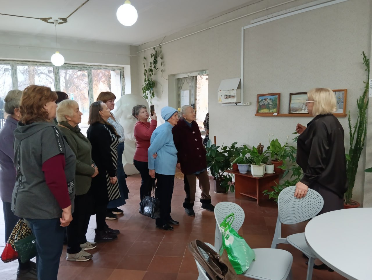 В Кировском историко-художественном музее состоялась экскурсия по выставке кировских художников Аллы Дукиной и Татьяны Машталенко В Кировском историко-художественном музее состоялась экскурсия по выставке кировских художников Аллы Дукиной и Татьяны Машталенко