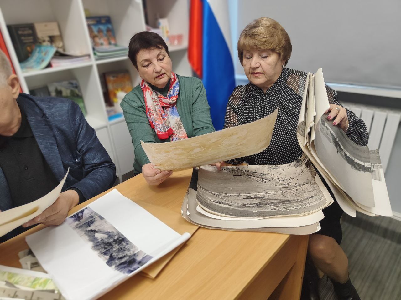 В Антрацитовском историческом музее прошло мероприятие «Вспомним былое», приуроченное ко Дню рассматривания старых фотографий В Антрацитовском историческом музее прошло мероприятие «Вспомним былое», приуроченное ко Дню рассматривания старых фотографий