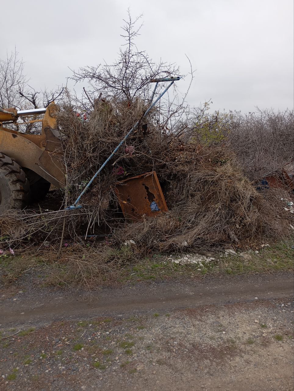 Чистота и порядок на кладбище пос Чистота и порядок на кладбище пос