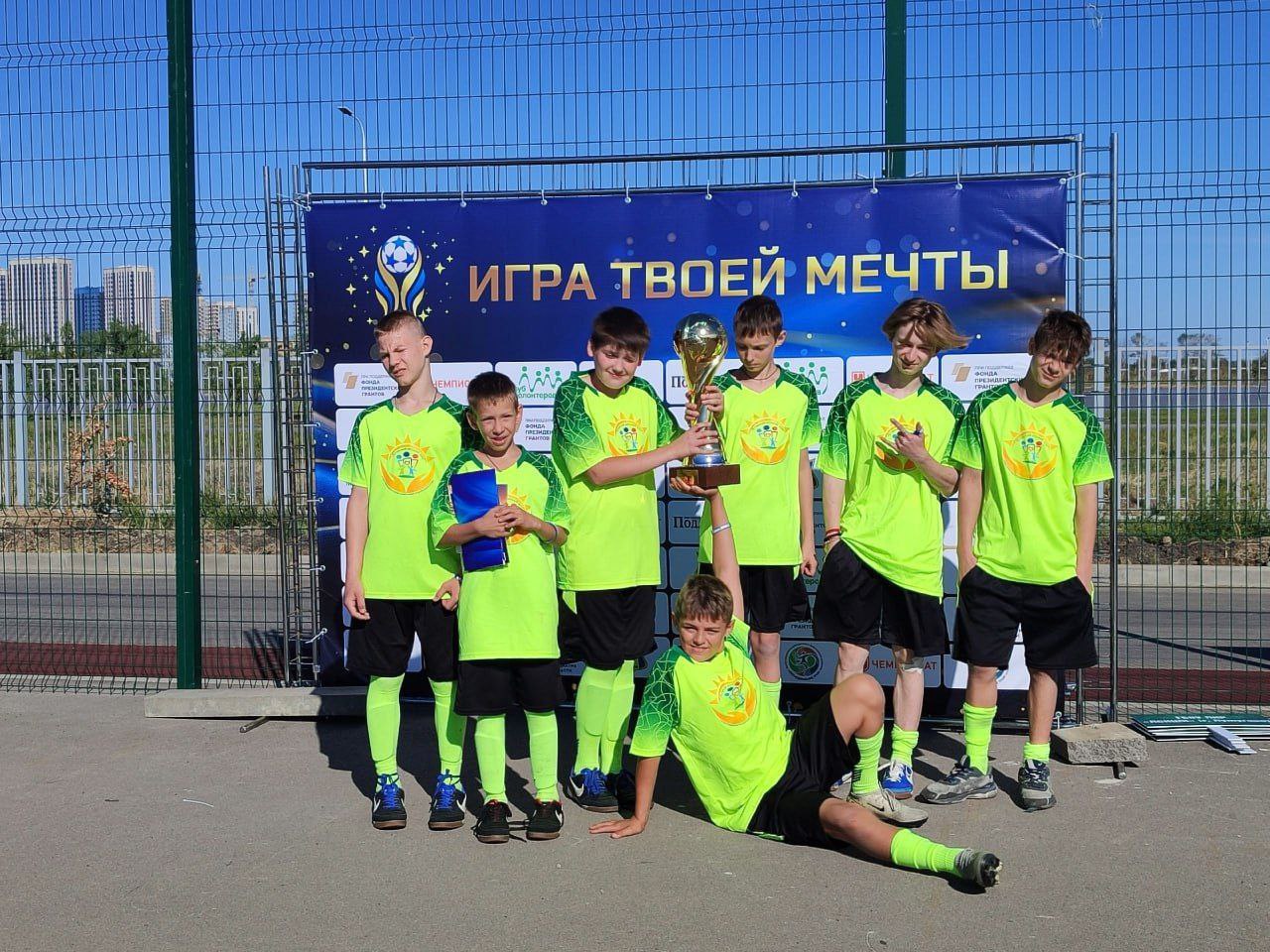 Наши юные спортсмены из Луганского ДД выиграли всероссийский чемпионат между детских домов по футболу