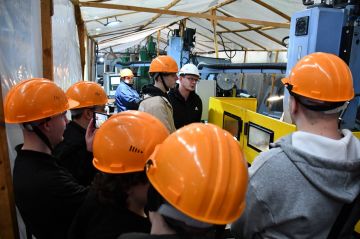 Константин Бутримов: СТУДЕНТЫ КОЛЛЕДЖА ПОБЫВАЛИ НА ЗАВОДЕ «ЛУГАМАШ»