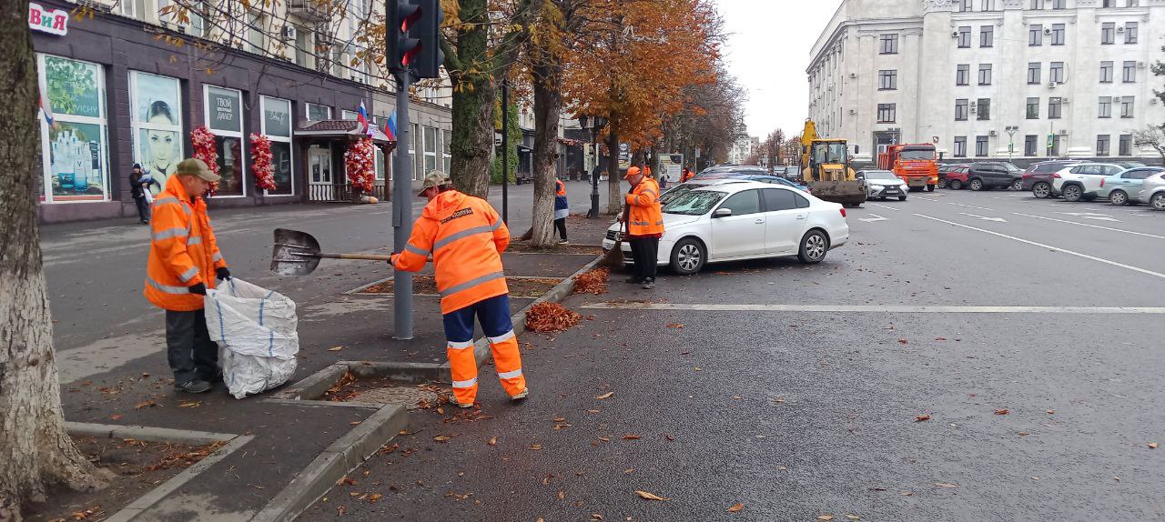 За неделю Луганские дорожники отремонтировали почти 3000 квадратных метров дорог За неделю Луганские дорожники отремонтировали почти 3000 квадратных метров дорог