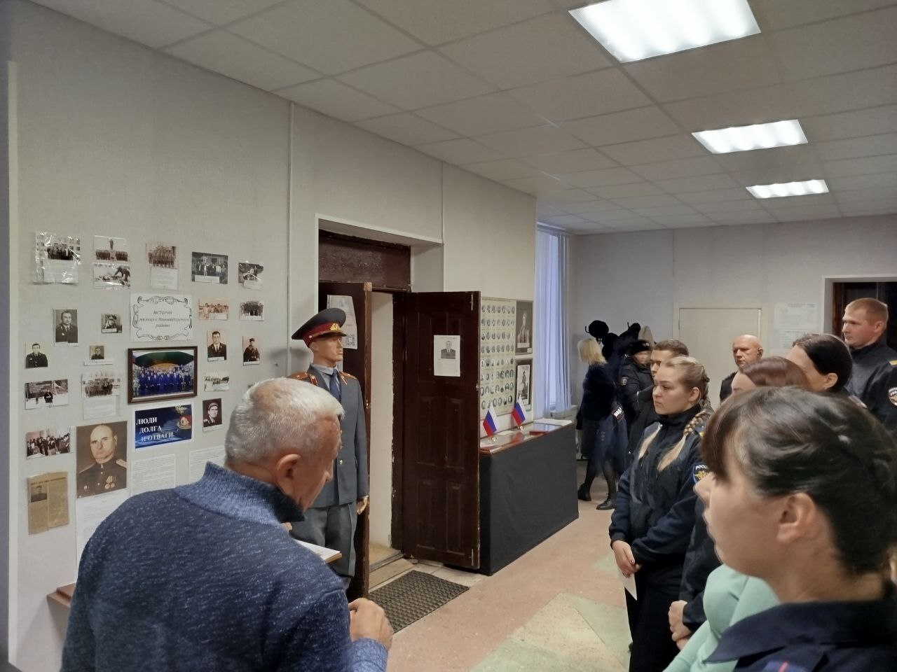 В Новоайдарском музее открылась выставка, посвященная тем, кто стоит на страже закона