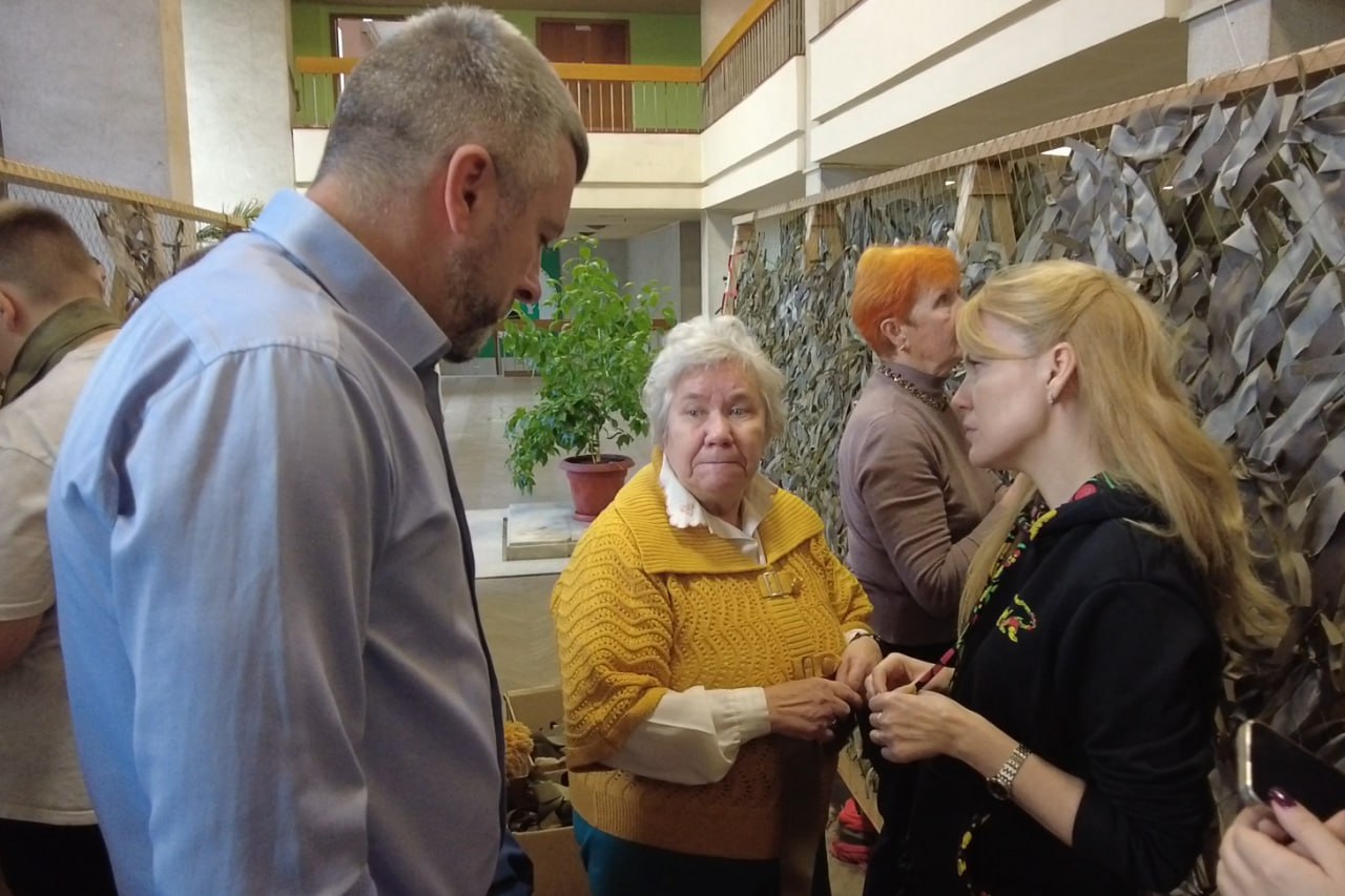 Андрей Сухачев: Вместе с Сенатором РФ Дарьей Лантратовой посетили волонтерский пункт "Все для Победы" Андрей Сухачев: Вместе с Сенатором РФ Дарьей Лантратовой посетили волонтерский пункт "Все для Победы"