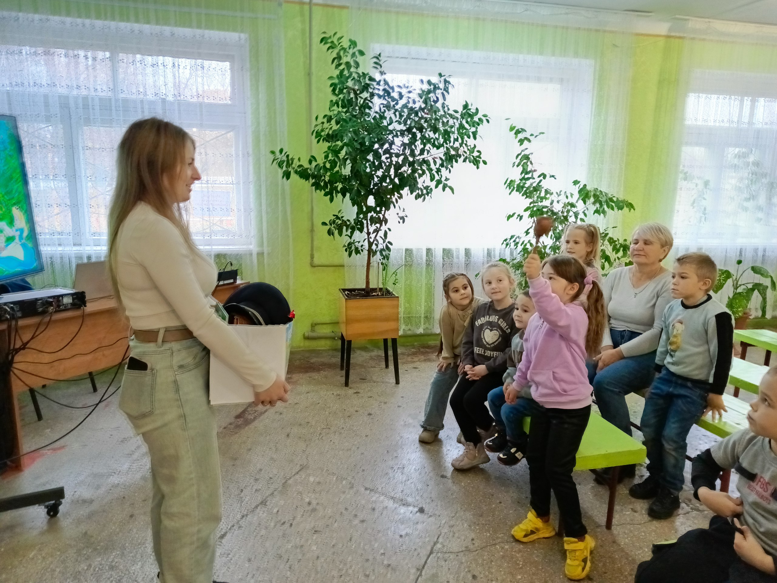 В Доме культуры им. Ленина пгт Новодарьевка прошла литературная викторина «В стране сказок» для воспитанников детского сада «Солнышко» В Доме культуры им. Ленина пгт Новодарьевка прошла литературная викторина «В стране сказок» для воспитанников детского сада «Солнышко»