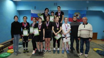 В Луганске прошел городской чемпионат по тяжелой атлетике