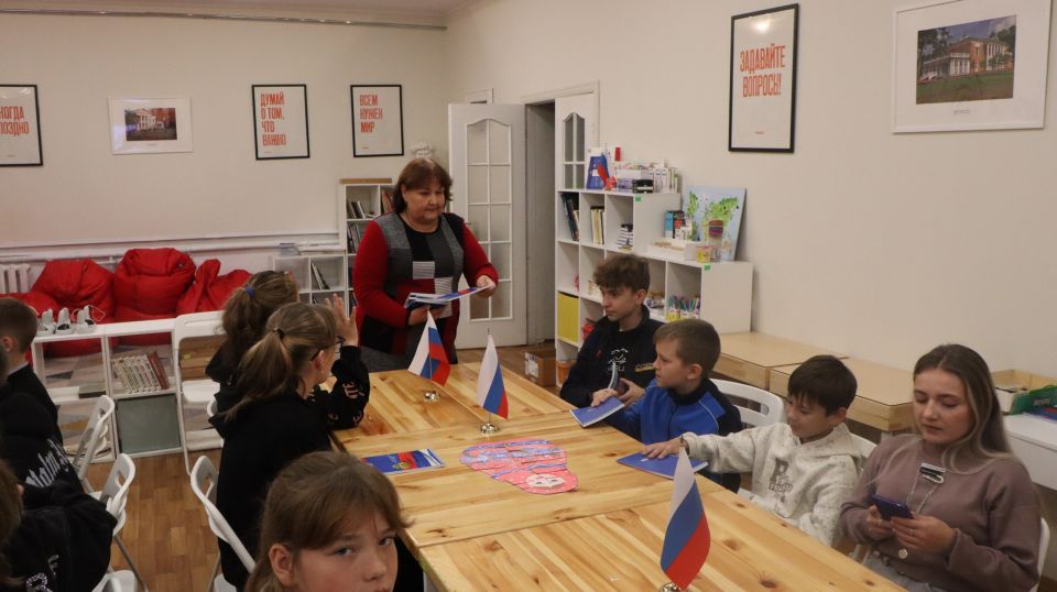 В музее истории города Ровеньки была проведена игра-викторина «Россия – это мы!» В музее истории города Ровеньки была проведена игра-викторина «Россия – это мы!»