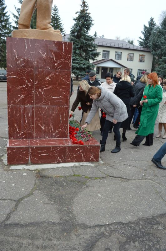 В Белокуракинском муниципальном округе состоялся митинг, приуроченный к празднованию Октябрьской революции В Белокуракинском муниципальном округе состоялся митинг, приуроченный к празднованию Октябрьской революции