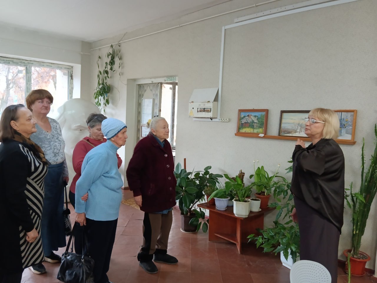 В Кировском историко-художественном музее состоялась экскурсия по выставке кировских художников Аллы Дукиной и Татьяны Машталенко В Кировском историко-художественном музее состоялась экскурсия по выставке кировских художников Аллы Дукиной и Татьяны Машталенко