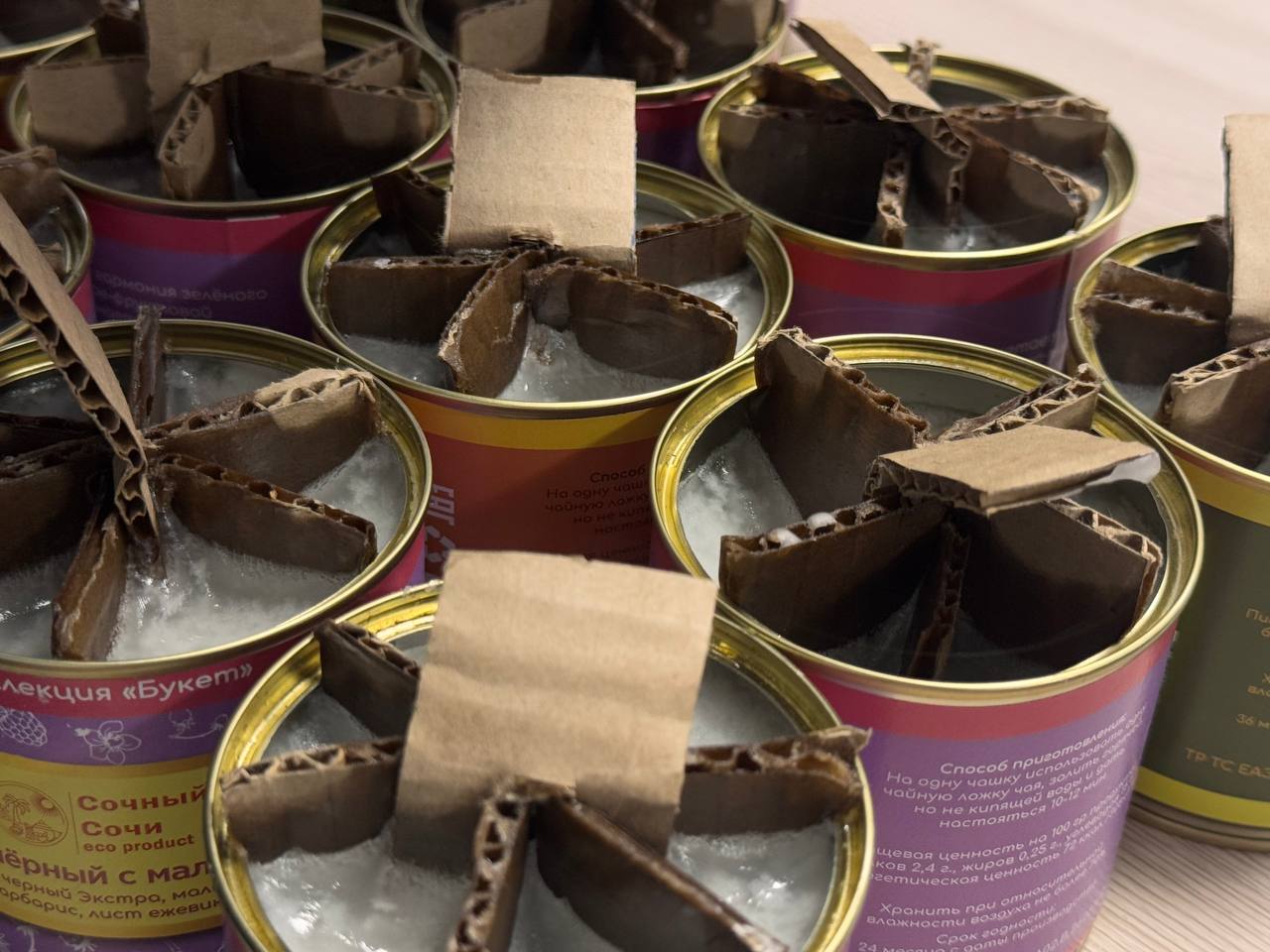 В рамках акции «Zа Победу» Антрацитовские единороссы изготовили окопные свечи В рамках акции «Zа Победу» Антрацитовские единороссы изготовили окопные свечи