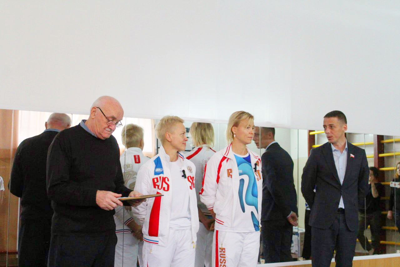 Профессиональные спортсмены по плаванью городов Москвы и Ярославля провели мастер-класс для юных кировчан Профессиональные спортсмены по плаванью городов Москвы и Ярославля провели мастер-класс для юных кировчан