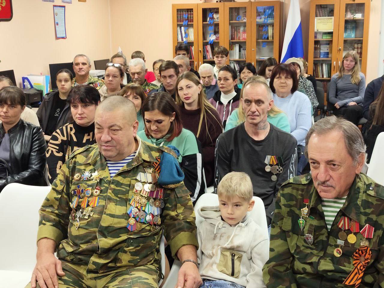 Сергей Колягин: В Централизованной библиотечной системе города Первомайска прошел час исторической памяти, который был приурочен ко Дню воинской славы России - годовщине военного парада в Москве 7 ноября 1941 года Сергей Колягин: В Централизованной библиотечной системе города Первомайска прошел час исторической памяти, который был приурочен ко Дню воинской славы России - годовщине военного парада в Москве 7 ноября 1941 года