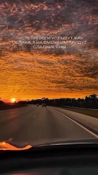 Звёзды закрыли ресницы, Ночь завернулась в туман; Тянутся грёз вереницы, В сердце любовь и обман