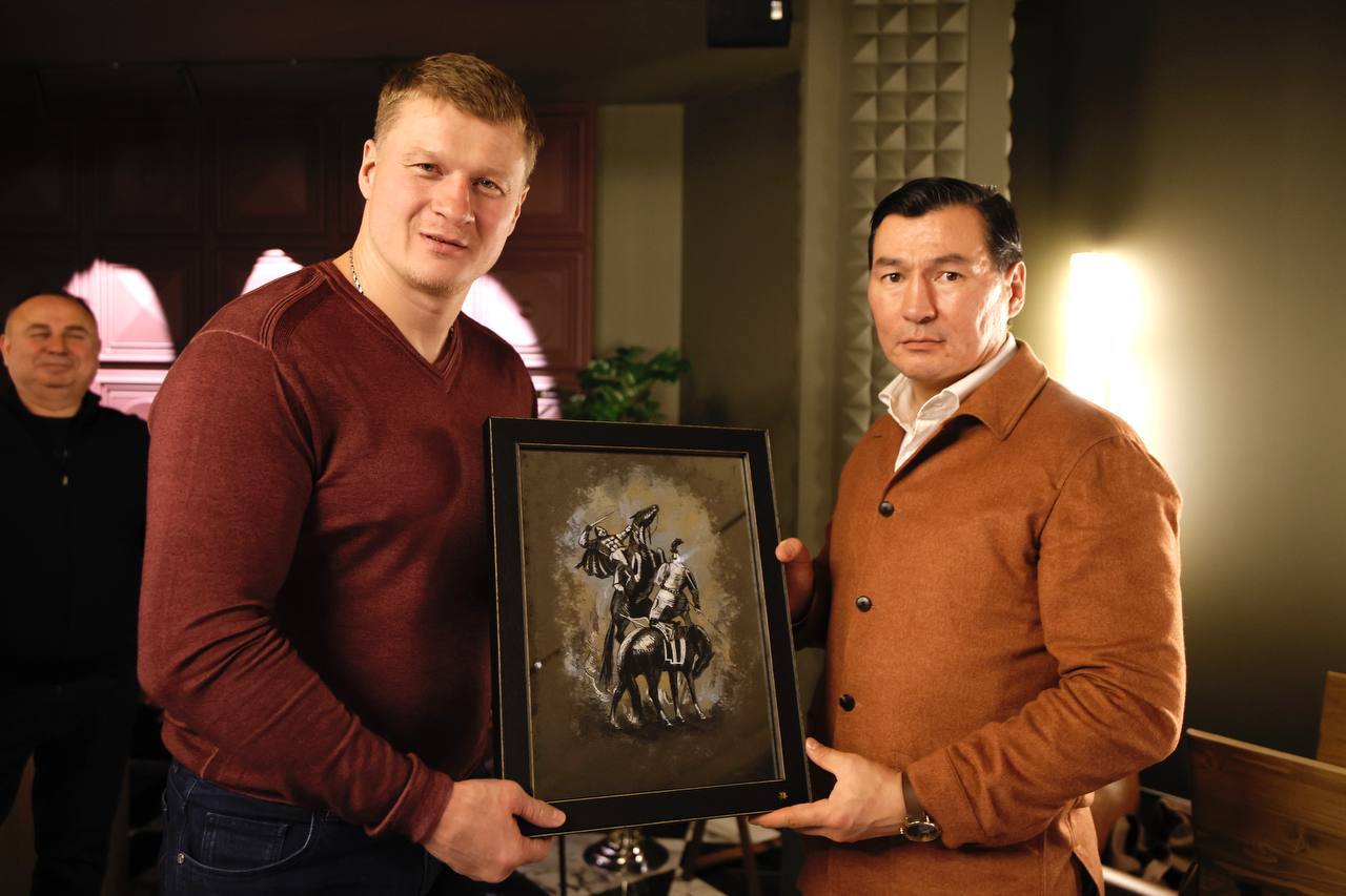 Бату Хасиков. Благодарю Александра Поветкина за внимание к Калмыкии Бату Хасиков. Благодарю Александра Поветкина за внимание к Калмыкии