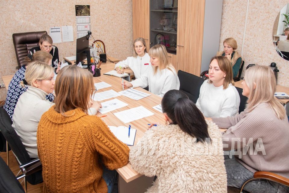 Коллектив ГУП ЛНР «ЛУГАНЬМЕДИА» прослушал лекцию в рамках шестого этапа Эстафеты 2025 года «Думай о будущем: страхование и накопления» Коллектив ГУП ЛНР «ЛУГАНЬМЕДИА» прослушал лекцию в рамках шестого этапа Эстафеты 2025 года «Думай о будущем: страхование и накопления»