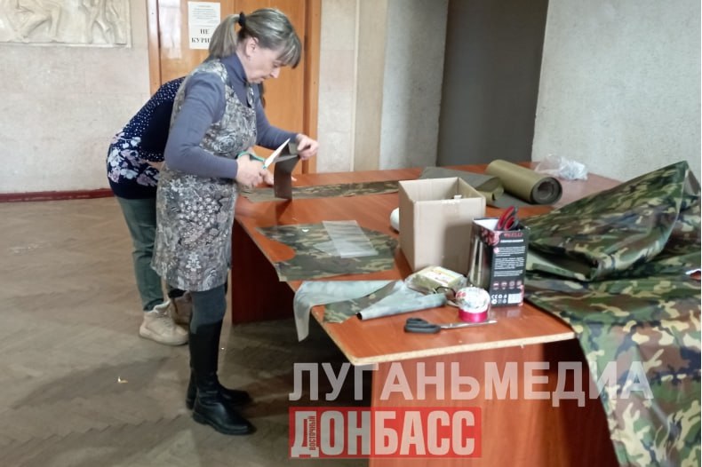 Сенатор РФ Дарья Лантратова вместе с Главой округа Андреем Сухачевым посетила волонтерский пункт «Все для Победы» в Свердловске Сенатор РФ Дарья Лантратова вместе с Главой округа Андреем Сухачевым посетила волонтерский пункт «Все для Победы» в Свердловске