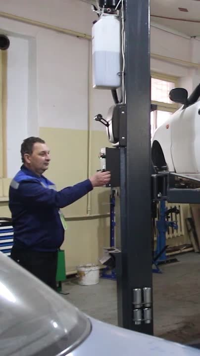 В Луганске для школьников проводят уроки профмастерства