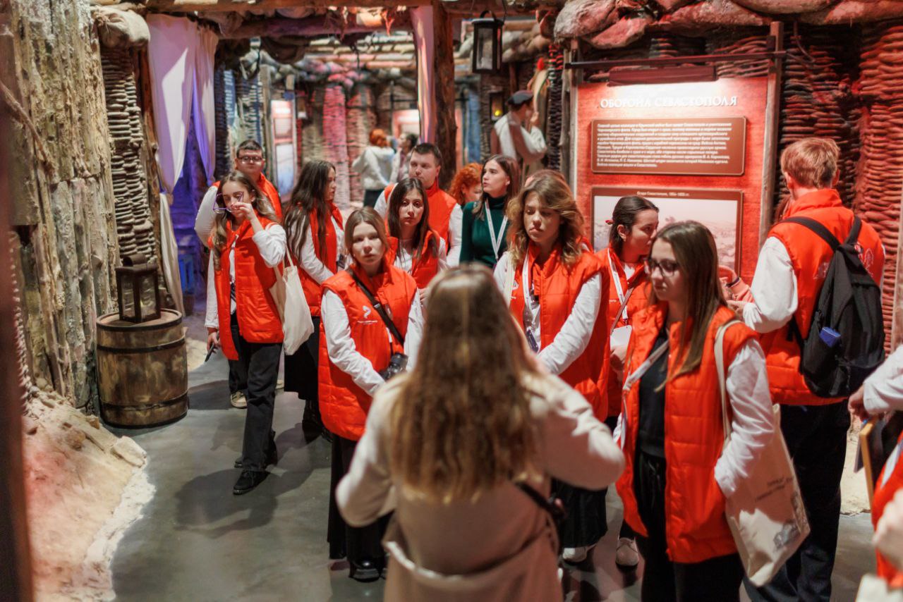 Студенты Брянковского колледжа ЛГПУ завершили свою насыщенную поездку на форум «Ливадия: Главные слова о России» Студенты Брянковского колледжа ЛГПУ завершили свою насыщенную поездку на форум «Ливадия: Главные слова о России»