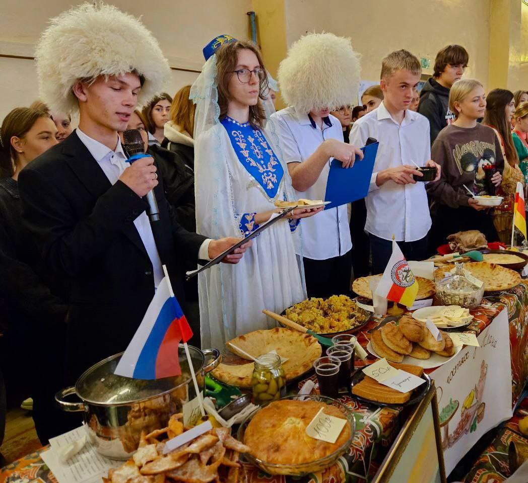 В честь Дня народного единства Старобельский факультет и Старобельский колледж – филиалы ФГБО ВО "ЛГПУ" провели грандиозную ярмарку национальной кухни В честь Дня народного единства Старобельский факультет и Старобельский колледж – филиалы ФГБО ВО "ЛГПУ" провели грандиозную ярмарку национальной кухни
