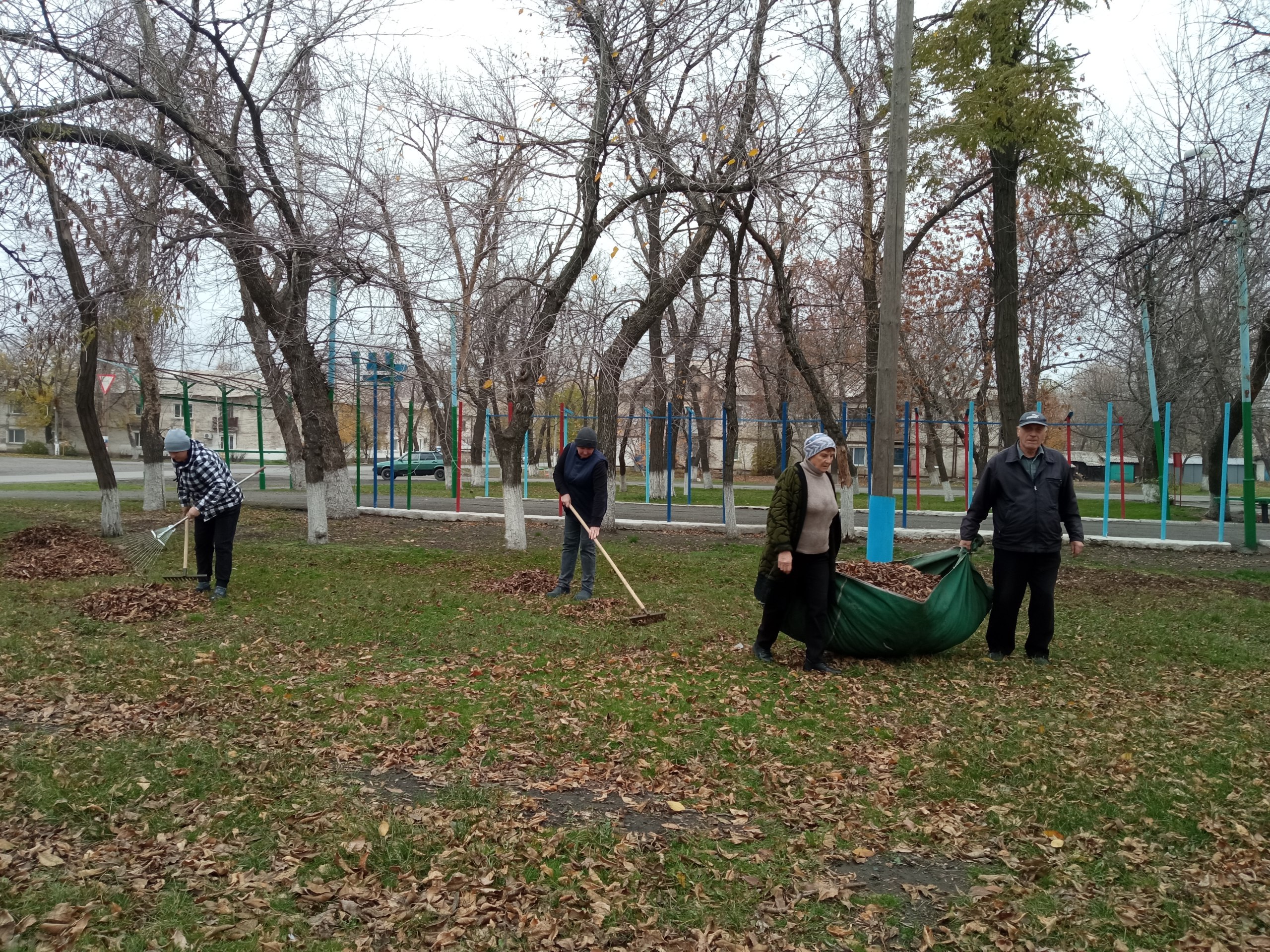В Центре досуга «Дзержинец» прошло плановое мероприятие по благоустройству прилегающей территории В Центре досуга «Дзержинец» прошло плановое мероприятие по благоустройству прилегающей территории