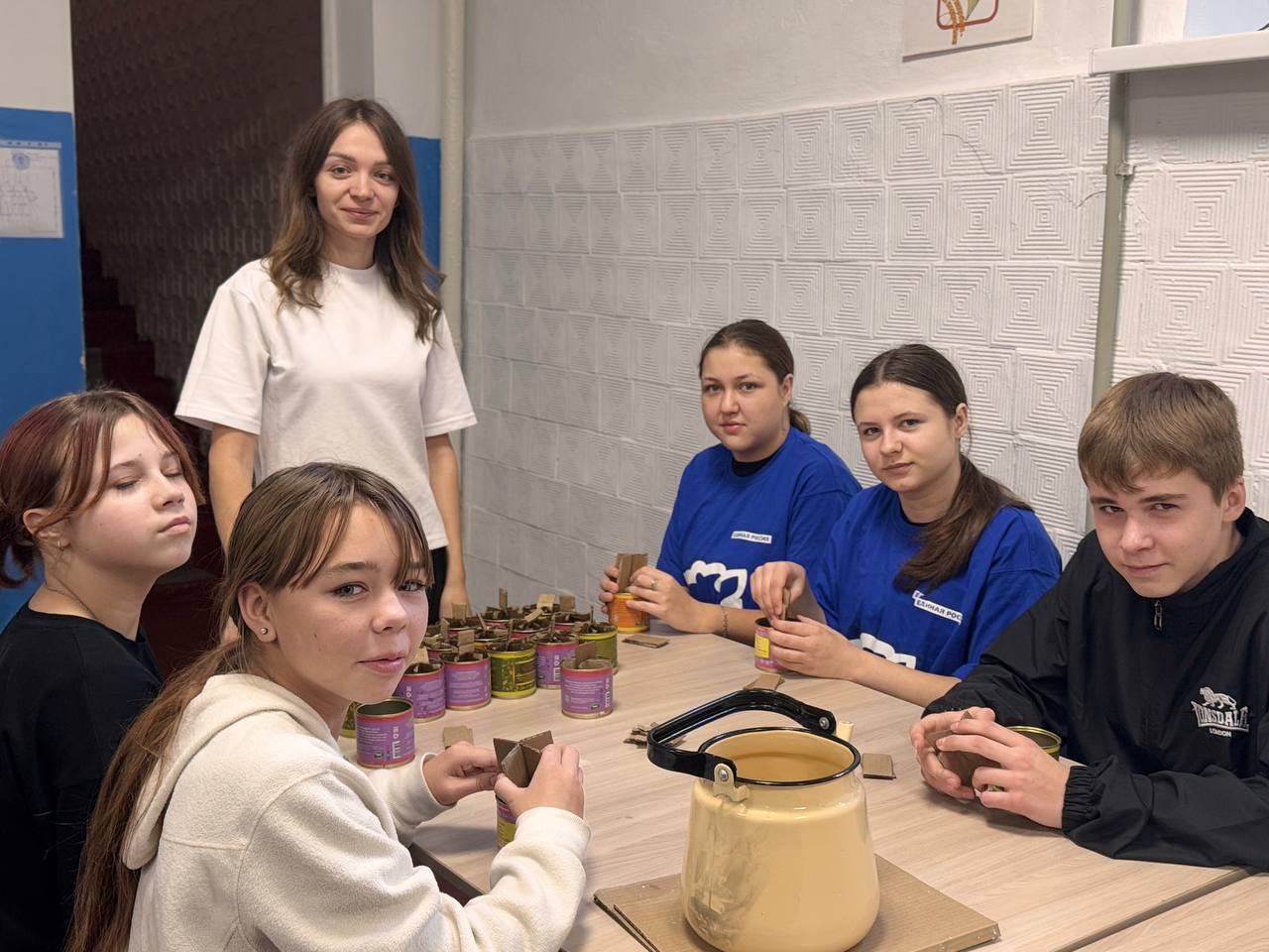 В рамках акции «Zа Победу» Антрацитовские единороссы изготовили окопные свечи В рамках акции «Zа Победу» Антрацитовские единороссы изготовили окопные свечи