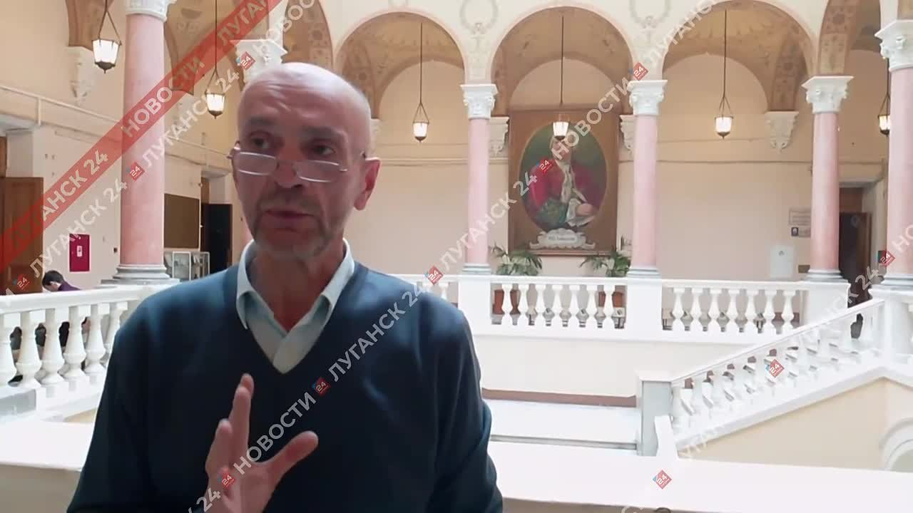 Главный художественный руководитель ГТРК ЛНР, сопредседатель Совета журналистов и медиаэкспертов России, доцент ЛГПУ Леонард Свидовсков сегодня примет участие в Ежегодном Съезде Совета в Москве