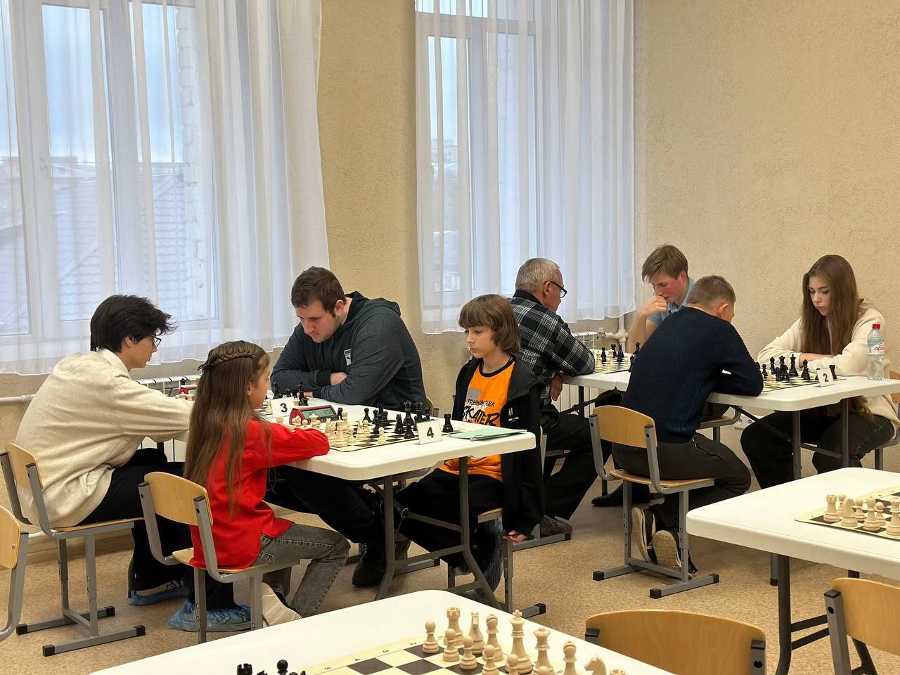 Шахматная партия единства. Вчера состоялся шахматный турнир под названием «Шахматная партия единства», организованный Штабом общественной поддержки «Единой России» и Федерацией Шахмат ЛНР Шахматная партия единства. Вчера состоялся шахматный турнир под названием «Шахматная партия единства», организованный Штабом общественной поддержки «Единой России» и Федерацией Шахмат ЛНР
