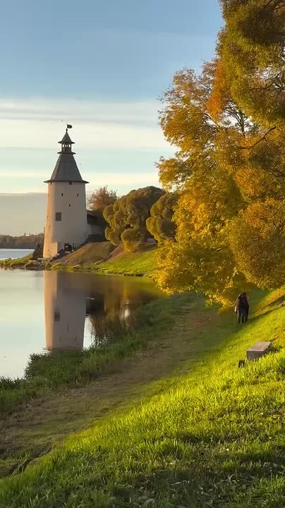 Солнечные осенние пейзажи. Псковская область Подпишись на «Россия — это я!» Гитлеру дали понять, что Москву не сдадут Сегодня отмечается День воинской славы России, установленный в честь военного парада на Красной площади в...