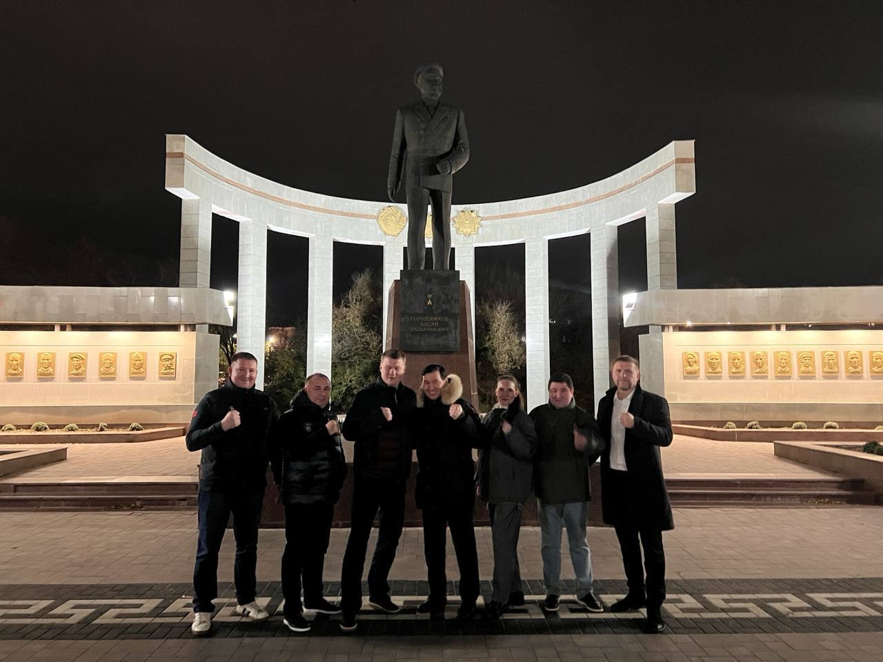 Бату Хасиков. Благодарю Александра Поветкина за внимание к Калмыкии Бату Хасиков. Благодарю Александра Поветкина за внимание к Калмыкии