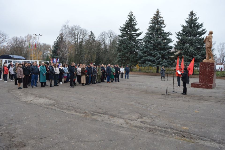 В Белокуракинском муниципальном округе состоялся митинг, приуроченный к празднованию Октябрьской революции В Белокуракинском муниципальном округе состоялся митинг, приуроченный к празднованию Октябрьской революции