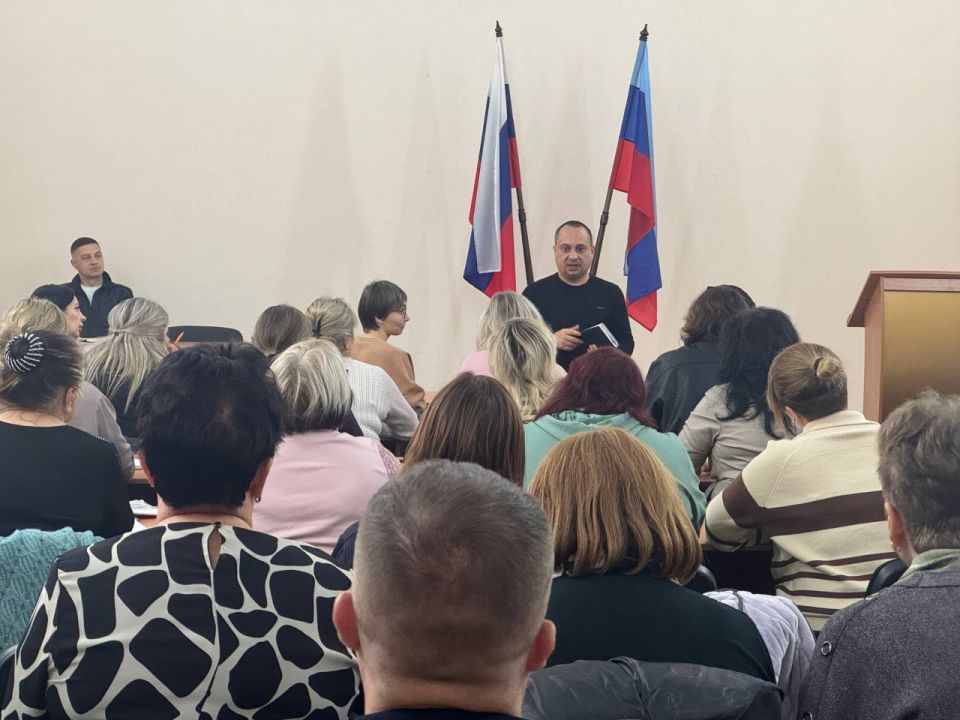 В Краснодоне состоялось рабочее совещание с директорами общеобразовательных учреждений по вопросам организации подвоза детей В Краснодоне состоялось рабочее совещание с директорами общеобразовательных учреждений по вопросам организации подвоза детей